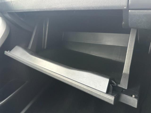 プリウス Ｇ　純正フルセグメモリーナビ　Ｂｌｕｅｔｏｏｔｈミュージック　バックカメラ　ＥＴＣ　パワーシート　ハーフレザーシート　オートライト　オートエアコン　オートクルーズ　ＨＩＤヘッドライト（41枚目）