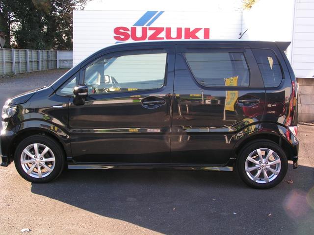 ワゴンＲ ハイブリッドＦＺ　全方位モニター　Ｂｌｕｅｔｏｏｔｈ　フルセグＴＶ　ＣＤ／ＤＶＤ再生　デュアルセンサーブレーキサポート　ＬＥＤヘッドランプ　シートヒーター　スマートキー　プッシュスタート（5枚目）