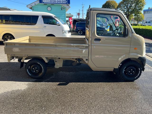 キャリイトラック KCエアコン・パワステ トヨタ4V6アースカラー塗装仕上げ ルーフマッドブラック塗装 ゴツゴツタイヤ新品 4WD エアコン パワステ 5速マニュアル(5枚目)