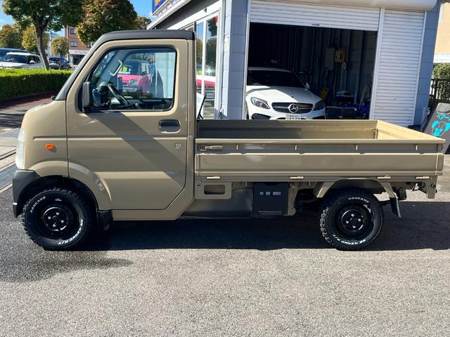 キャリイトラック KCエアコン・パワステ トヨタ4V6アースカラー塗装仕上げ ルーフマッドブラック塗装 ゴツゴツタイヤ新品 4WD エアコン パワステ 5速マニュアル(6枚目)