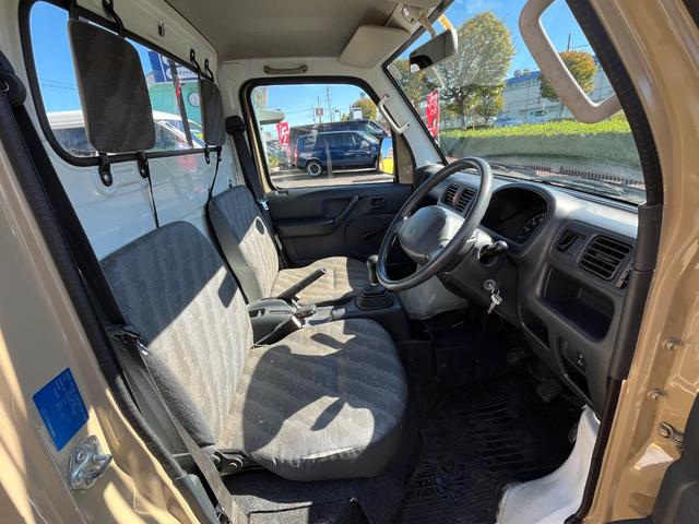 キャリイトラック KCエアコン・パワステ トヨタ4V6アースカラー塗装仕上げ ルーフマッドブラック塗装 ゴツゴツタイヤ新品 4WD エアコン パワステ 5速マニュアル(14枚目)