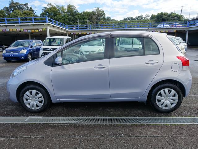 ヴィッツ Ｂ　Ｓエディション　キーレス　ＡＵＸ付ＣＤデッキ　ウィンカーミラー　プライバシーガラス　ドアバイザー（5枚目）