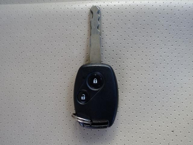 ストリーム ZS HDDナビパッケージ 純正HDDナビ バックカメラ ETC キーレス HIDヘッドライト オートライト ステアリングリモコン エアロ 純正アルミ(21枚目)