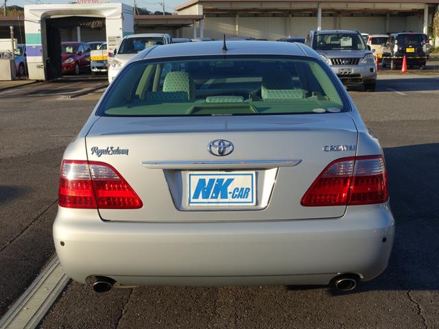 クラウン ロイヤルサルーン　６０ｔｈスペシャルＥＤ　純正ＨＤＤナビ　バックカメラ　ナビ連動ＥＴＣ　パワーシート　コーナーセンサー　ＨＩＤヘッドライト　オートライト　フォグランプ　スマートキー　クルーズコントロール（3枚目）