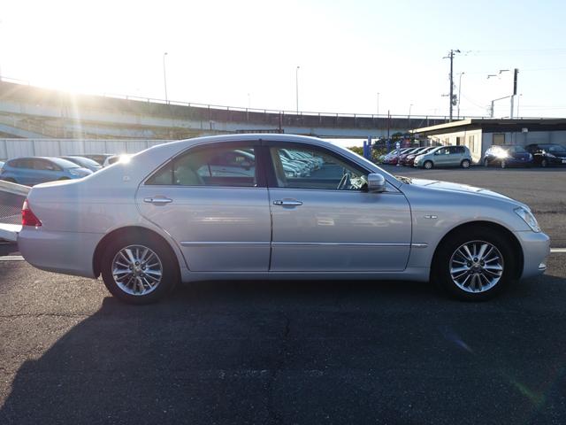 クラウン ロイヤルサルーン　６０ｔｈスペシャルＥＤ　純正ＨＤＤナビ　バックカメラ　ナビ連動ＥＴＣ　パワーシート　コーナーセンサー　ＨＩＤヘッドライト　オートライト　フォグランプ　スマートキー　クルーズコントロール（4枚目）