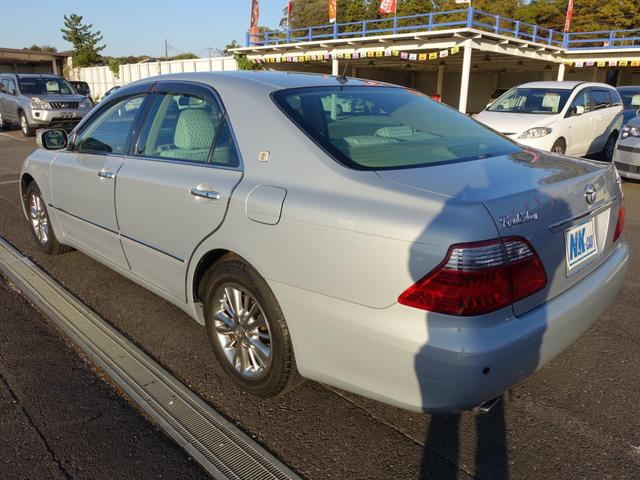 クラウン ロイヤルサルーン　６０ｔｈスペシャルＥＤ　純正ＨＤＤナビ　バックカメラ　ナビ連動ＥＴＣ　パワーシート　コーナーセンサー　ＨＩＤヘッドライト　オートライト　フォグランプ　スマートキー　クルーズコントロール（9枚目）