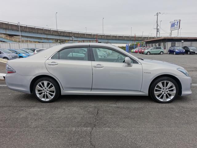 クラウンハイブリッド スタンダードパッケージ　走行４７０００ｋｍ　純正ＨＤＤナビ　横後カメラ　ナビ連動ＥＴＣ　フルセグ　Ｂｌｕｅｔｏｏｔｈ　スマートキー　ＨＩＤヘッドライト　オートライト　コーナーセンサー　ステアリングリモコン　パワーシート（4枚目）