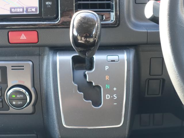 ハイエースバン スーパーGL ダークプライム 純正メモリーナビ バックカメラ フルセグ Bluetooth ステアリングリモコン ETC2.0 黒木目調パネル LEDヘッドライト オートライト フォグランプ スマートキー 後席冷暖房(11枚目)