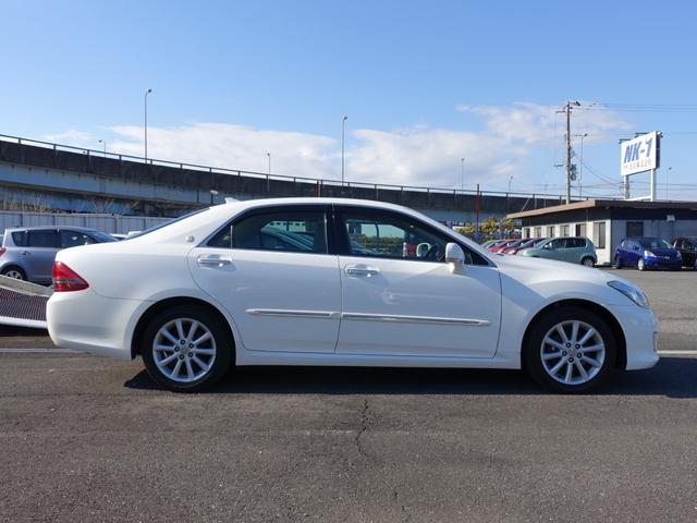 クラウン ロイヤルサルーンＧ　純正ＨＤＤナビ　フルセグ　スマートキー　コーナーセンサー　ＥＴＣ　パワーシート　ＨＩＤヘッドライト　オートライト　フォグランプ　クルーズコントロール　ステアリングリモコン（4枚目）