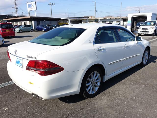 クラウン ロイヤルサルーンＧ　純正ＨＤＤナビ　フルセグ　スマートキー　コーナーセンサー　ＥＴＣ　パワーシート　ＨＩＤヘッドライト　オートライト　フォグランプ　クルーズコントロール　ステアリングリモコン（8枚目）