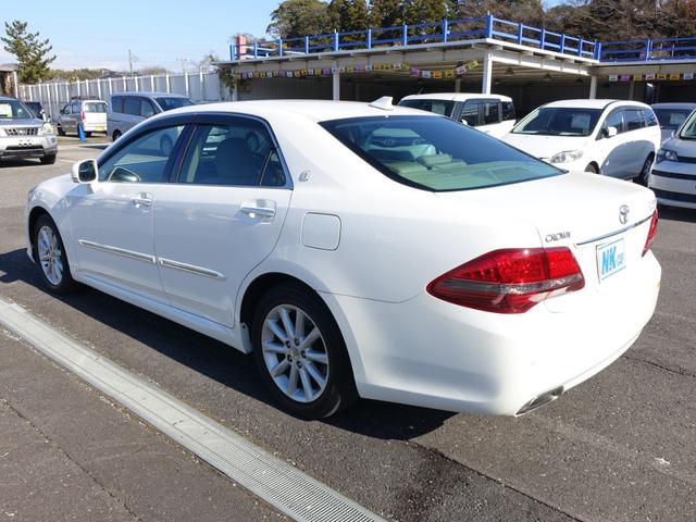 クラウン ロイヤルサルーンＧ　純正ＨＤＤナビ　フルセグ　スマートキー　コーナーセンサー　ＥＴＣ　パワーシート　ＨＩＤヘッドライト　オートライト　フォグランプ　クルーズコントロール　ステアリングリモコン（9枚目）