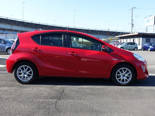 アクア G 純正メモリーナビ バックカメラ フルセグ Bluetooth スマートキー プッシュスタート ステアリングリモコン オートライト 社外アルミ(4枚目)