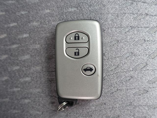 クラウン ロイヤルサルーン　ナビパッケージ　純正ＨＤＤナビ　フルセグ　Ｂｌｕｅｔｏｏｔｈ　バックカメラ　ＨＩＤヘッドライト　オートライト　フォグランプ　ＥＴＣ　クルーズコントロール　スマートキー　パワーシート　走行４１０００ｋｍ（21枚目）