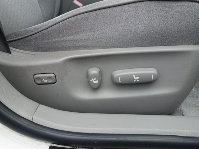 クラウン ロイヤルサルーン　ナビパッケージ　純正ＨＤＤナビ　フルセグ　Ｂｌｕｅｔｏｏｔｈ　バックカメラ　ＨＩＤヘッドライト　オートライト　フォグランプ　ＥＴＣ　クルーズコントロール　スマートキー　パワーシート　走行４１０００ｋｍ（30枚目）