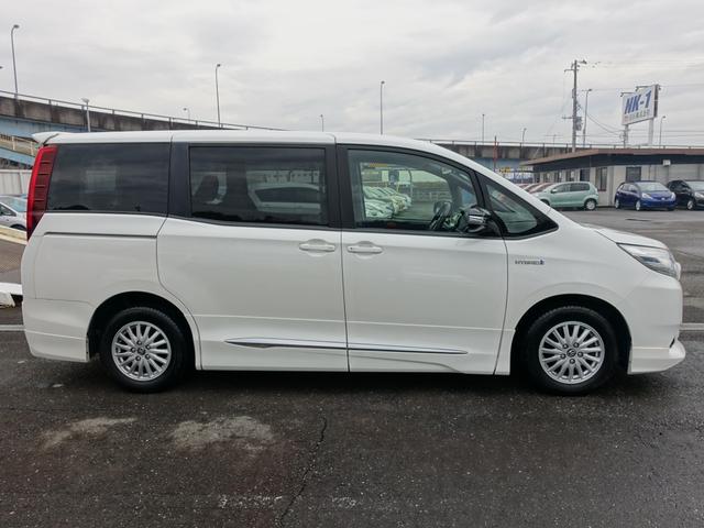 ノア ハイブリッドＧ　ＴＲＤエアロ　アルパインナビ　フリップダウンモニター　両側パワースライドドア　シートヒーター　バックカメラ　Ｂｌｕｅｔｏｏｔｈ　ナビ連動ＥＴＣ　クルーズコントロール　ＬＥＤヘッドライト　フォグランプ（4枚目）