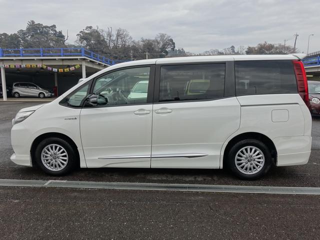 ノア ハイブリッドＧ　ＴＲＤエアロ　アルパインナビ　フリップダウンモニター　両側パワースライドドア　シートヒーター　バックカメラ　Ｂｌｕｅｔｏｏｔｈ　ナビ連動ＥＴＣ　クルーズコントロール　ＬＥＤヘッドライト　フォグランプ（5枚目）