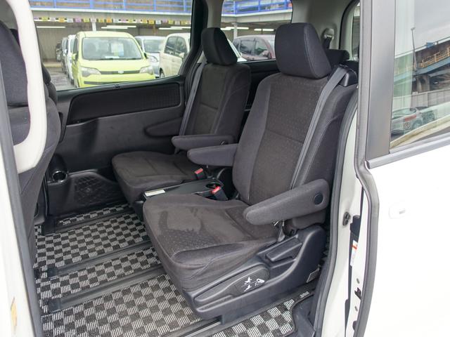 ノア ハイブリッドＧ　ＴＲＤエアロ　アルパインナビ　フリップダウンモニター　両側パワースライドドア　シートヒーター　バックカメラ　Ｂｌｕｅｔｏｏｔｈ　ナビ連動ＥＴＣ　クルーズコントロール　ＬＥＤヘッドライト　フォグランプ（14枚目）
