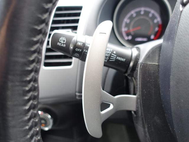 �X�e�A�����O�z�C�[�����E�̃X�C�b�`����ŁA�}�j���A���Ԋ��o�̃V�t�g�`�F���W�������߂܂��B