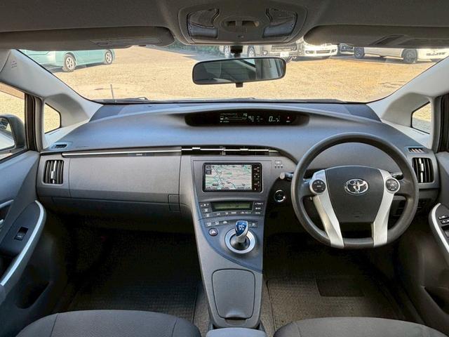 プリウス Ｓ　純正ナビ　バックカメラ　ＥＴＣ　純正アルミ（5枚目）