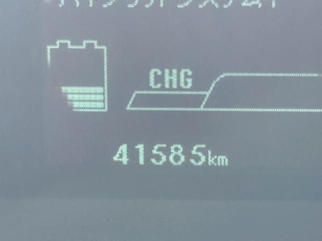 プリウス Ｓ　純正ナビ　バックカメラ　ＥＴＣ　純正アルミ（6枚目）