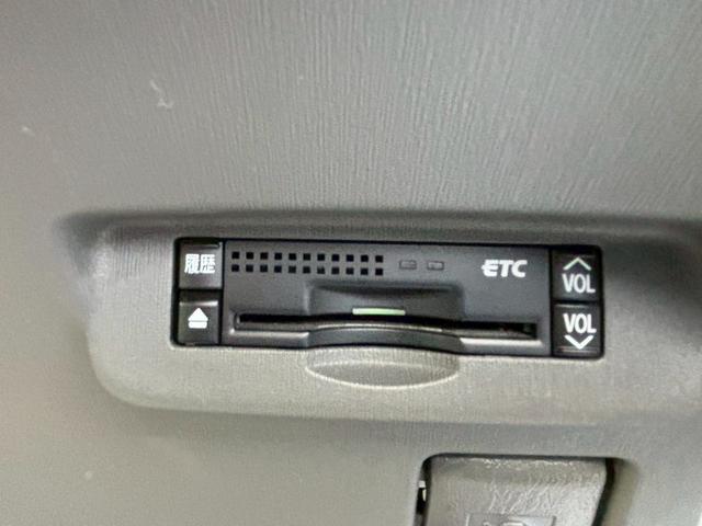 プリウス Ｓ　純正ナビ　バックカメラ　ＥＴＣ　純正アルミ（9枚目）