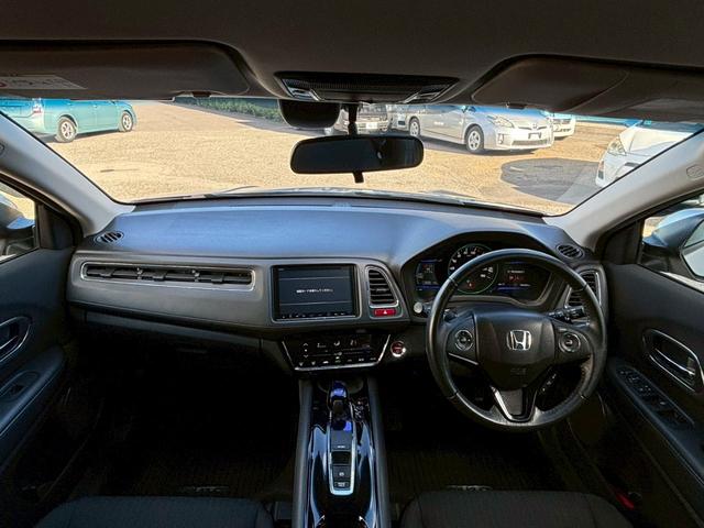 ヴェゼル ハイブリッドＸ　純正ナビ　バックカメラ　ＥＴＣ　衝突軽減ブレーキ　クルコン　純正アルミ（5枚目）