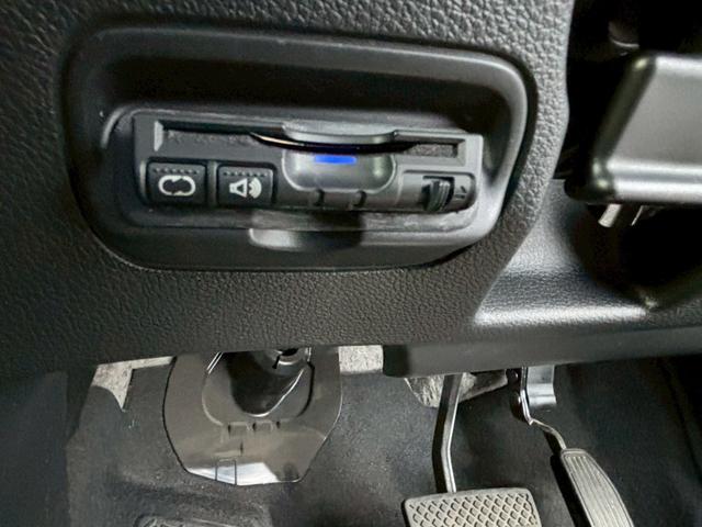 ヴェゼル ハイブリッドＸ　純正ナビ　バックカメラ　ＥＴＣ　衝突軽減ブレーキ　クルコン　純正アルミ（8枚目）