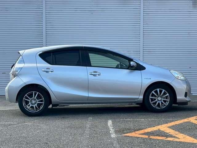 アクア Ｇ　純正ナビ　社外アルミ　キーレス（15枚目）