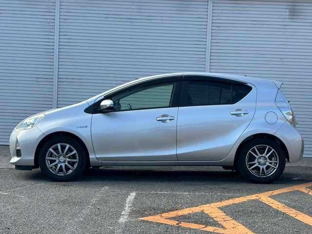 アクア Ｇ　純正ナビ　社外アルミ　キーレス（16枚目）