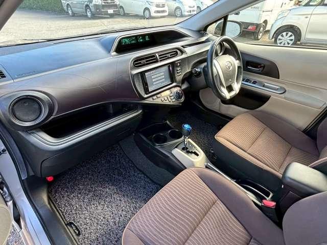 アクア Ｇ　純正ナビ　社外アルミ　キーレス（25枚目）