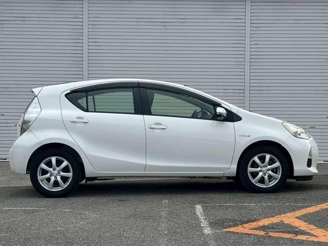 アクア Ｌ　キーレス　純正オーディオ　社外アルミ（15枚目）