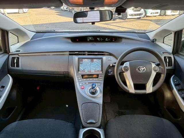 プリウス Ｓ　純正ＣＤ／ＤＶＤ／Ｂｌｕｅｔｏｏｔｈ対応ＨＤＤナビ　バックカメラ　ＥＴＣ　３６０度ドラレコ　クリアランスソナーセンサー　ＨＩＤ　純正アルミ　オートエアコン　プッシュスタート（9枚目）
