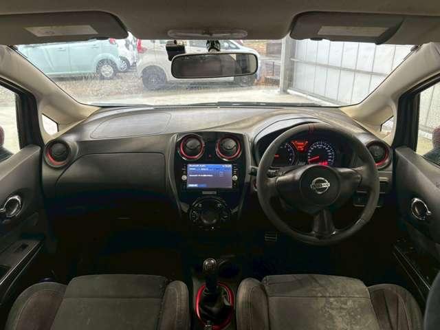 ノート ニスモ　Ｓ　５ＭＴ　純正フルセグ／ＣＤ／ＤＶＤ／Ｂｌｕｅｔｏｏｔｈ対応ナビ　バックカメラ　社外アルミ　プッシュスタート（9枚目）