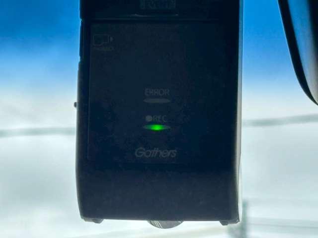 Ｎ－ＢＯＸカスタム Ｇ・Ｌホンダセンシング　両側パワースライド　衝突軽減ブレーキ　純正ＣＤ／ＳＤ／Ｂｌｕｅｔｏｏｔｈ対応ナビ　バックカメラ　ＥＴＣ　アダプティブクルーズコントロール　シーケンシャルウインカー　ＬＥＤヘッドライト　純正アルミ（17枚目）