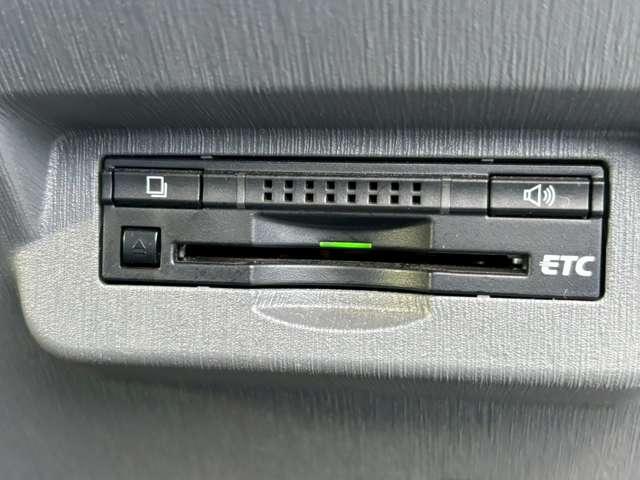 プリウスアルファ Ｓ　純正ＣＤ／ＳＤ／Ｂｌｕｅｔｏｏｔｈ／ワンセグ対応ナビ　バックカメラ　ＥＴＣ　純正アルミ　スマートキー　プッシュスタート　フォグライト（13枚目）