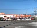 黒磯駅から車で5分、国道4号線沿いにある、軽自動車専門店 しのぶや黒磯店です!