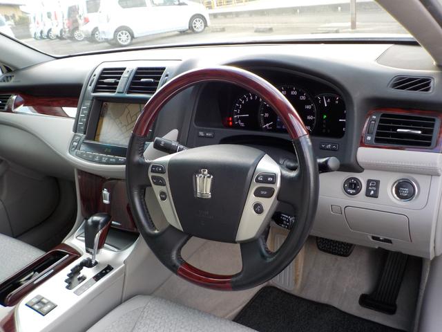 クラウン ロイヤルサルーン　ワンオーナー　走行６万ｋｍ台　純正ＨＤＤナビ　バックモニター　ＤＶＤ　フルセグ　前席電動シート　ＨＩＤ　ＥＴＣ　内装クリーニング抗菌済（8枚目）