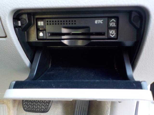 クラウン ロイヤルサルーン　ワンオーナー　走行６万ｋｍ台　純正ＨＤＤナビ　バックモニター　ＤＶＤ　フルセグ　前席電動シート　ＨＩＤ　ＥＴＣ　内装クリーニング抗菌済（17枚目）