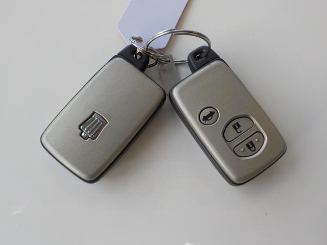 クラウン ロイヤルサルーン　ワンオーナー　走行６万ｋｍ台　純正ＨＤＤナビ　バックモニター　ＤＶＤ　フルセグ　前席電動シート　ＨＩＤ　ＥＴＣ　内装クリーニング抗菌済（19枚目）