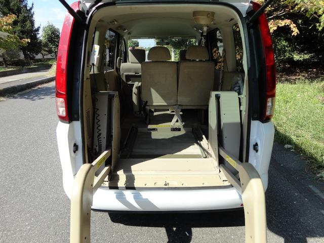 セレナ 20S 福祉車両 リフト 定員6名 純正ナビ TV Bカメラ車椅子1基 4WD(5枚目)
