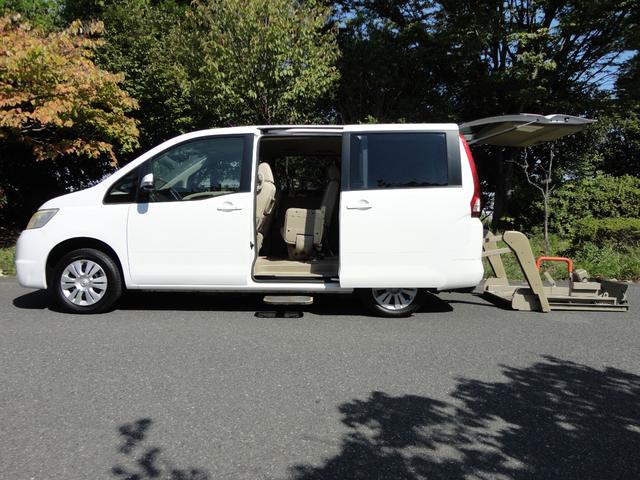 セレナ 20S 福祉車両 リフト 定員6名 純正ナビ TV Bカメラ車椅子1基 4WD(6枚目)