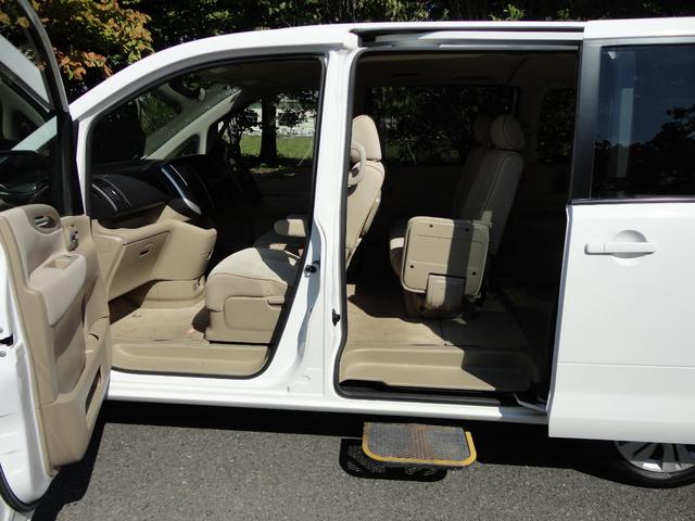 セレナ 20S 福祉車両 リフト 定員6名 純正ナビ TV Bカメラ車椅子1基 4WD(7枚目)
