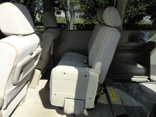セレナ 20S 福祉車両 リフト 定員6名 純正ナビ TV Bカメラ車椅子1基 4WD(9枚目)
