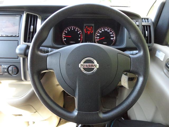 セレナ 20S 福祉車両 リフト 定員6名 純正ナビ TV Bカメラ車椅子1基 4WD(13枚目)