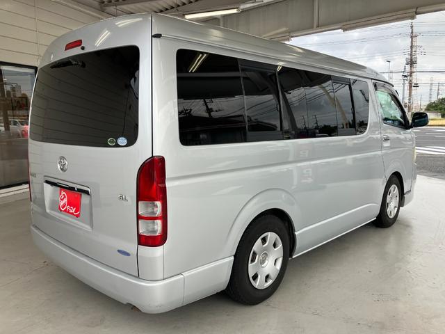 ハイエースワゴン ＧＬ　ＥＴＣ　バックカメラ　ナビ　ＴＶ　電動スライドドア　キーレスエントリー　電動格納ミラー　ＡＴ　ＣＤ　ＵＳＢ　Ｂｌｕｅｔｏｏｔｈ　１００Ｖ電源　盗難防止システム　ＡＢＳ　エアコン　パワーステアリング（17枚目）