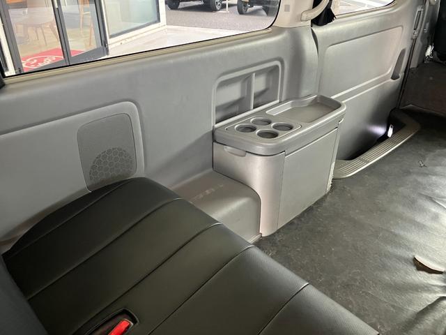 ハイエースワゴン ＧＬ　ＥＴＣ　バックカメラ　ナビ　ＴＶ　電動スライドドア　キーレスエントリー　電動格納ミラー　ＡＴ　ＣＤ　ＵＳＢ　Ｂｌｕｅｔｏｏｔｈ　１００Ｖ電源　盗難防止システム　ＡＢＳ　エアコン　パワーステアリング（39枚目）