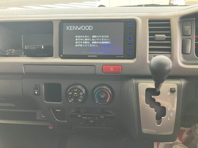 ハイエースワゴン ＧＬ　ＥＴＣ　バックカメラ　ナビ　ＴＶ　電動スライドドア　キーレスエントリー　電動格納ミラー　ＡＴ　ＣＤ　ＵＳＢ　Ｂｌｕｅｔｏｏｔｈ　１００Ｖ電源　盗難防止システム　ＡＢＳ　エアコン　パワーステアリング（76枚目）