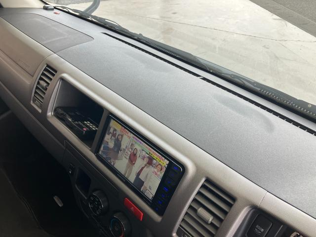 ハイエースワゴン ＧＬ　ＥＴＣ　バックカメラ　ナビ　ＴＶ　電動スライドドア　キーレスエントリー　電動格納ミラー　ＡＴ　ＣＤ　ＵＳＢ　Ｂｌｕｅｔｏｏｔｈ　１００Ｖ電源　盗難防止システム　ＡＢＳ　エアコン　パワーステアリング（77枚目）