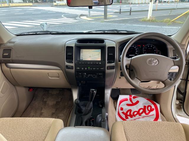 ランドクルーザープラド TX 4WD バックカメラ ナビ アルミホイール キーレスエントリー 電動格納ミラー AT 盗難防止システム 衝突安全ボディ CD MD 3列シート ABS エアコン パワーステアリング パワーウィンドウ(2枚目)