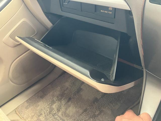 ランドクルーザープラド TX 4WD バックカメラ ナビ アルミホイール キーレスエントリー 電動格納ミラー AT 盗難防止システム 衝突安全ボディ CD MD 3列シート ABS エアコン パワーステアリング パワーウィンドウ(32枚目)